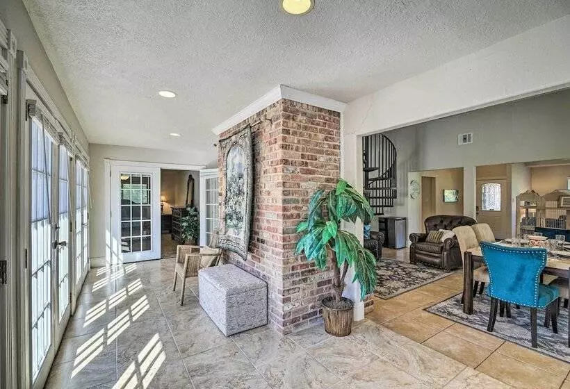 Spacious Seabrook Home W/ Patio: 1 Mi To Beach!