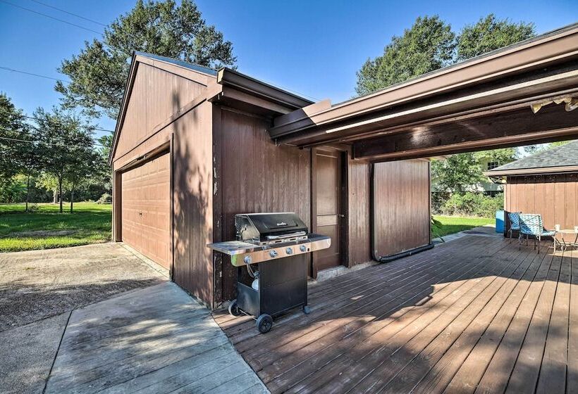 Spacious Seabrook Home W/ Patio: 1 Mi To Beach!