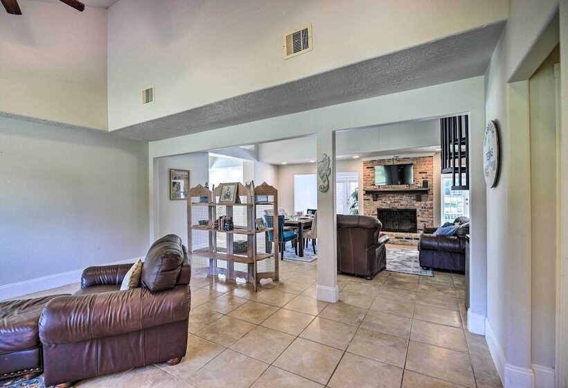 Spacious Seabrook Home W/ Patio: 1 Mi To Beach!