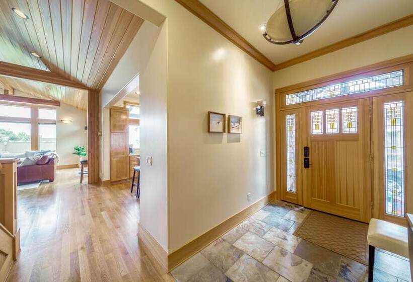 The Castle Rock Estate By Avantstay Steps From Arch Cape Beach W/ Hot Tub & Sauna