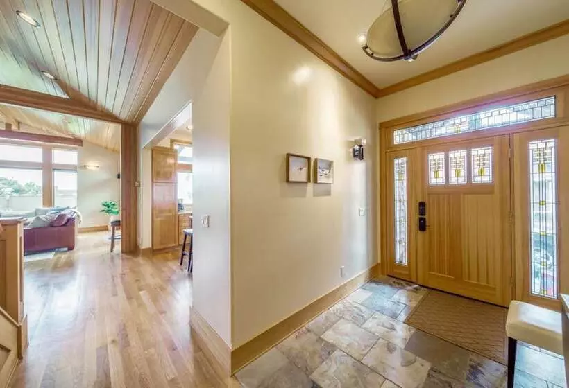 The Castle Rock Estate By Avantstay Steps From Arch Cape Beach W/ Hot Tub & Sauna