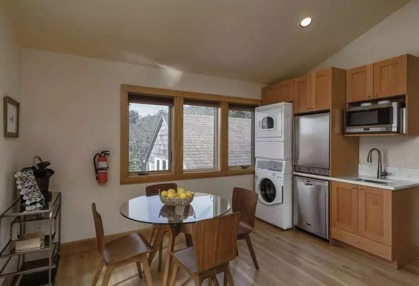 The Castle Rock Estate By Avantstay Steps From Arch Cape Beach W/ Hot Tub & Sauna