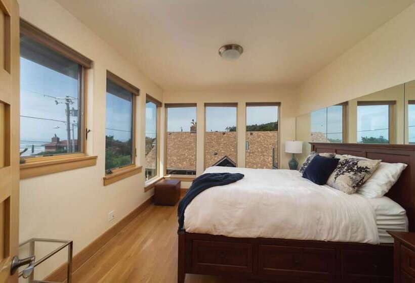 The Castle Rock Estate By Avantstay Steps From Arch Cape Beach W/ Hot Tub & Sauna