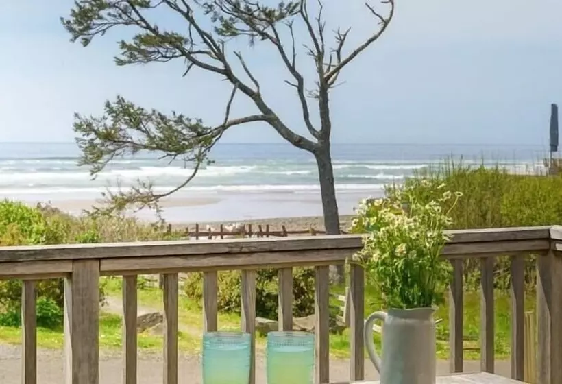 The Castle Rock Estate By Avantstay Steps From Arch Cape Beach W/ Hot Tub & Sauna