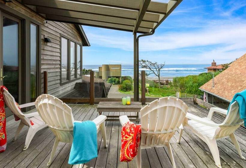 The Castle Rock Estate By Avantstay Steps From Arch Cape Beach W/ Hot Tub & Sauna