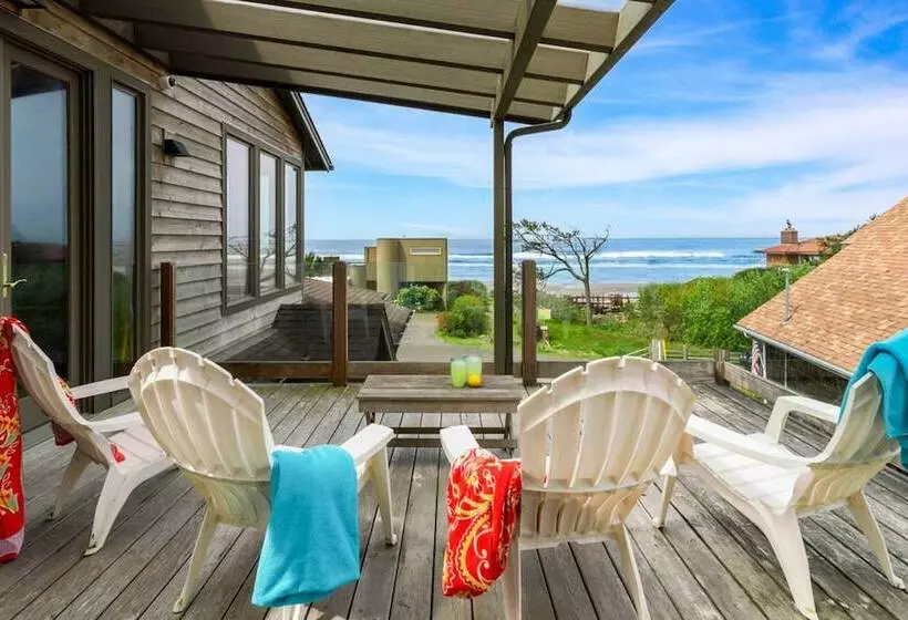 The Castle Rock Estate By Avantstay Steps From Arch Cape Beach W/ Hot Tub & Sauna