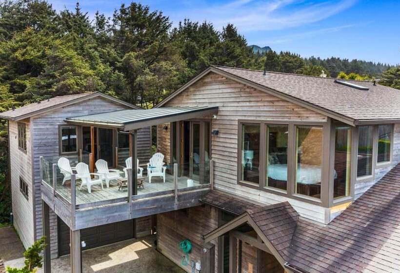 The Castle Rock Estate By Avantstay Steps From Arch Cape Beach W/ Hot Tub & Sauna