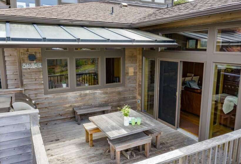 The Castle Rock Estate By Avantstay Steps From Arch Cape Beach W/ Hot Tub & Sauna