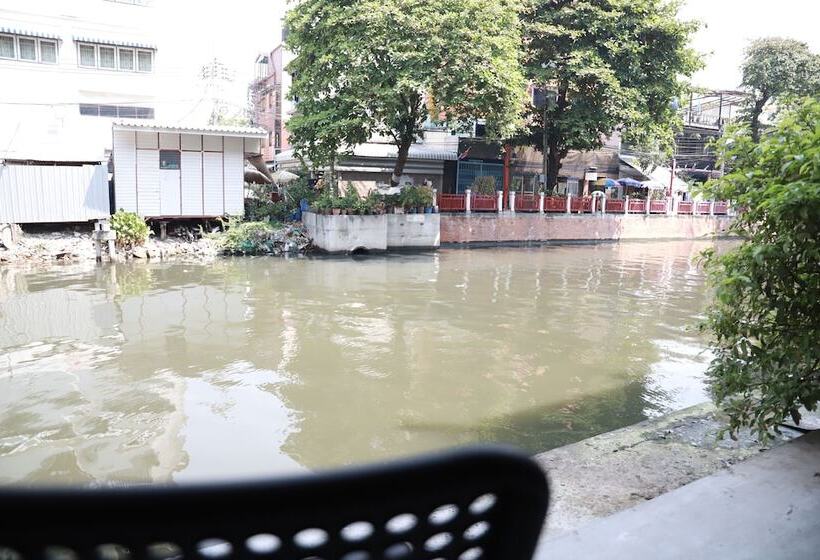 The Cube Hostel Khaosan