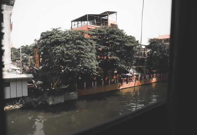 The Cube Hostel Khaosan