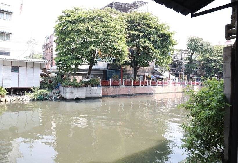 The Cube Hostel Khaosan