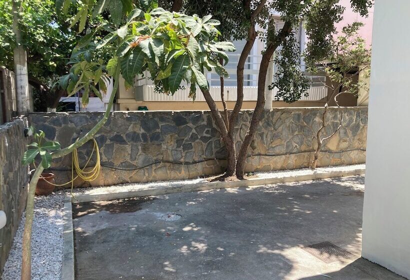 Yanni S Urban Residence