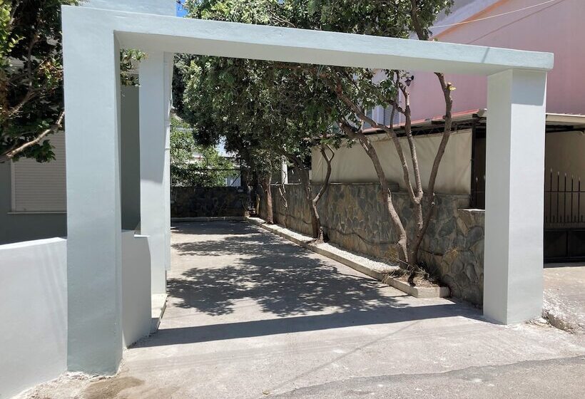 Yanni S Urban Residence