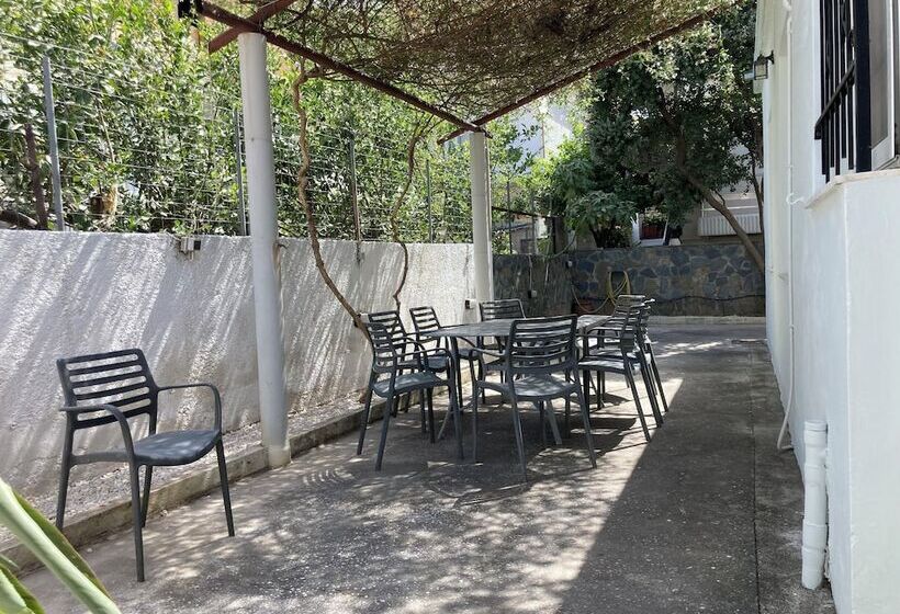 Yanni S Urban Residence