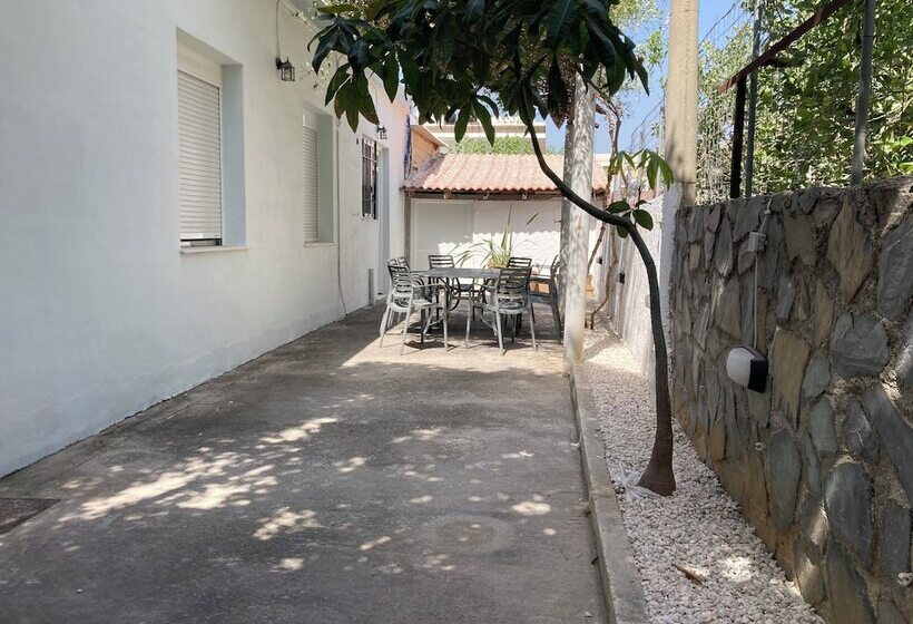 Yanni S Urban Residence