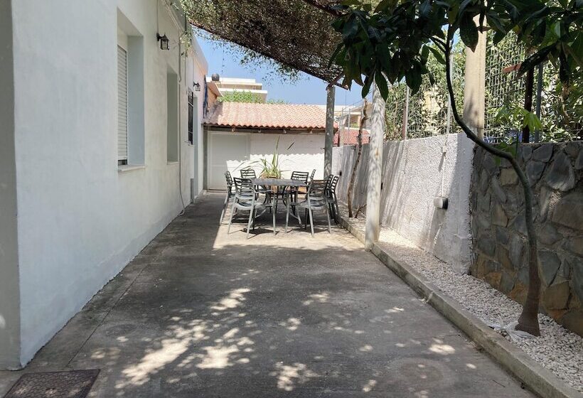 Yanni S Urban Residence