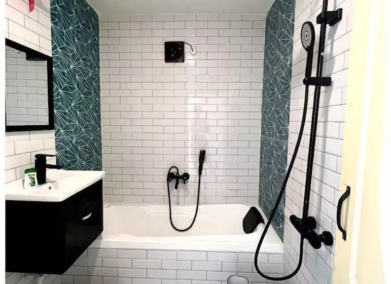 Hotelli Aalayaha Stays