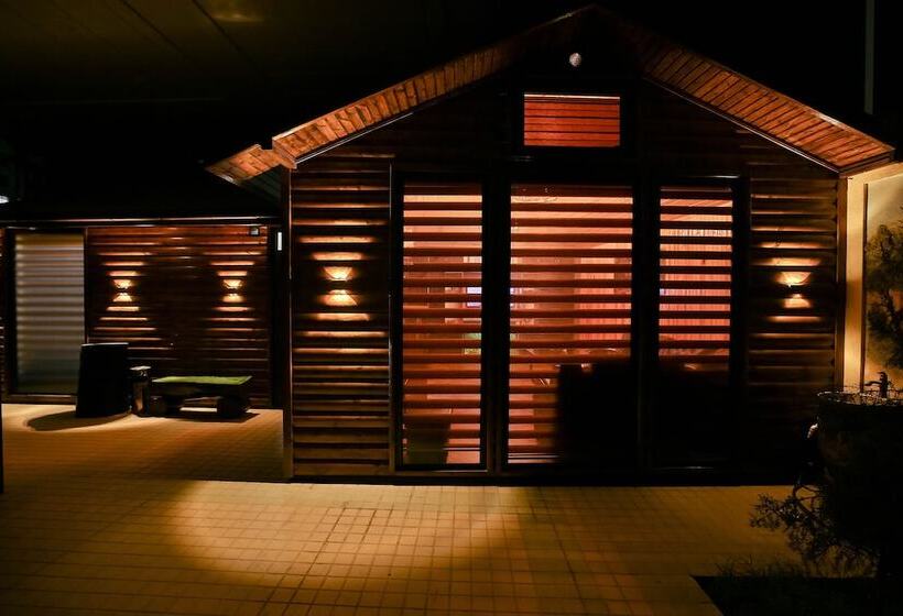 בית מלון כפרי Asian Plaza