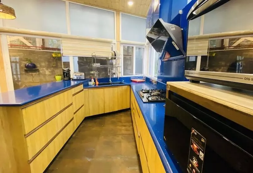 Hotelli Clarence Cottage