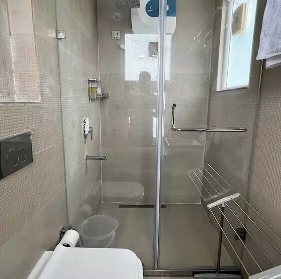 Hotelli Clarence Cottage