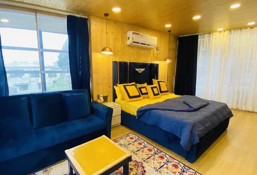 Hotelli Clarence Cottage