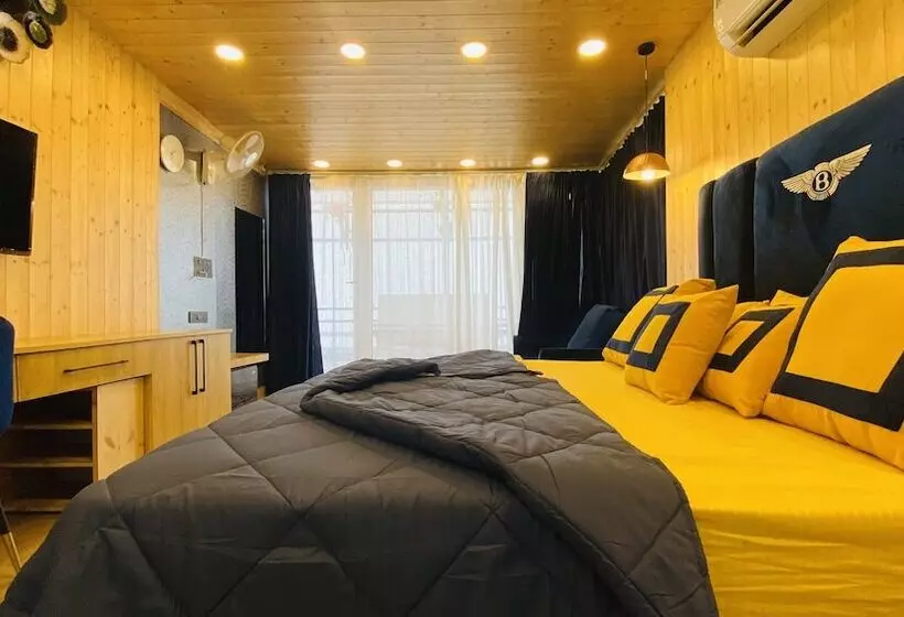 Hotelli Clarence Cottage