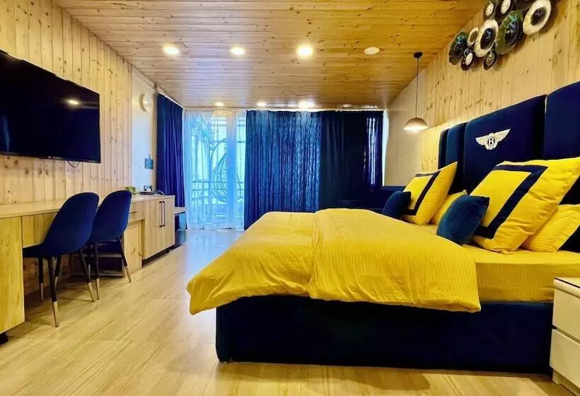 Hotelli Clarence Cottage