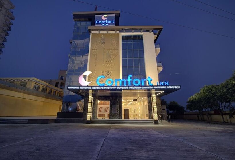 בית מלון כפרי Comfort Inn Karnal