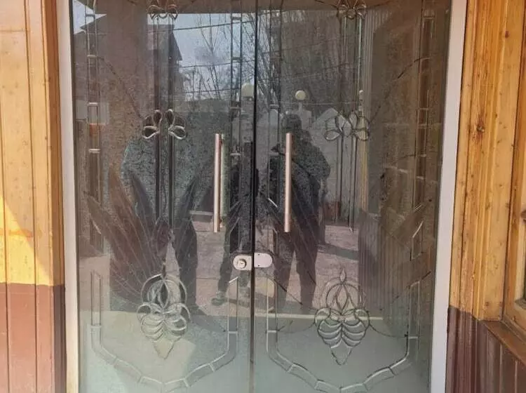 ホテル Goroomgo Ameera Srinagar