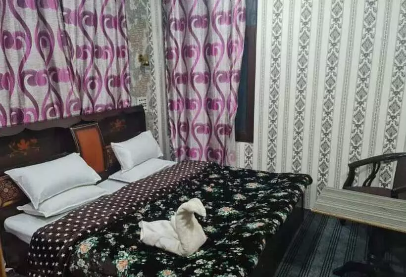 ホテル Goroomgo Ameera Srinagar