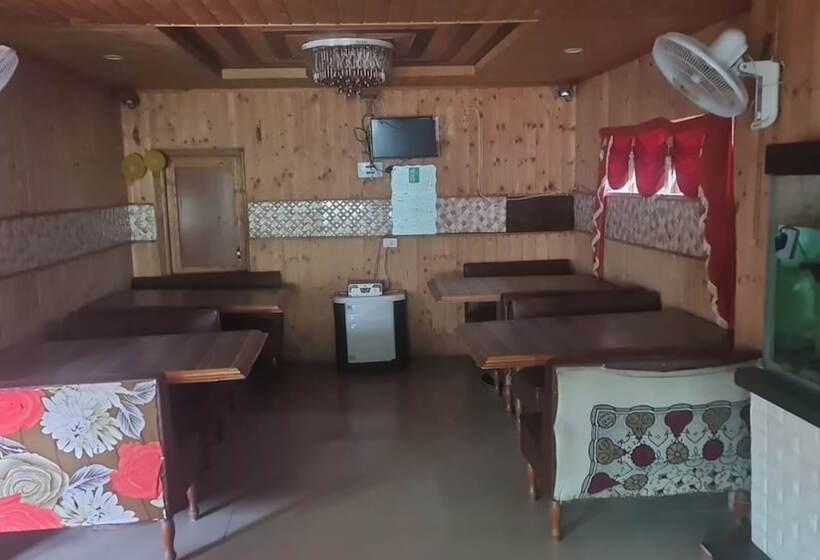 Hotel Goroomgo Ameera Srinagar