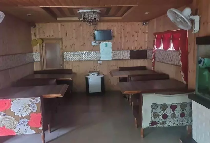 ホテル Goroomgo Ameera Srinagar