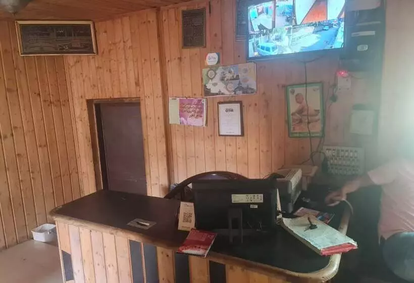 ホテル Goroomgo Ameera Srinagar