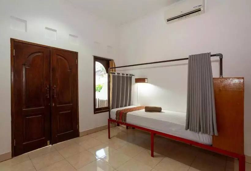 هتل Kidi S Lodge Gilitrawangan