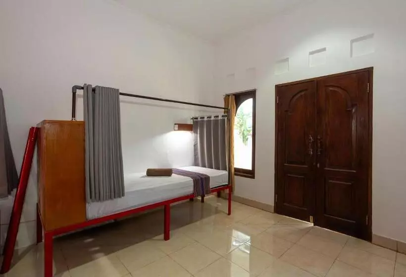 هتل Kidi S Lodge Gilitrawangan