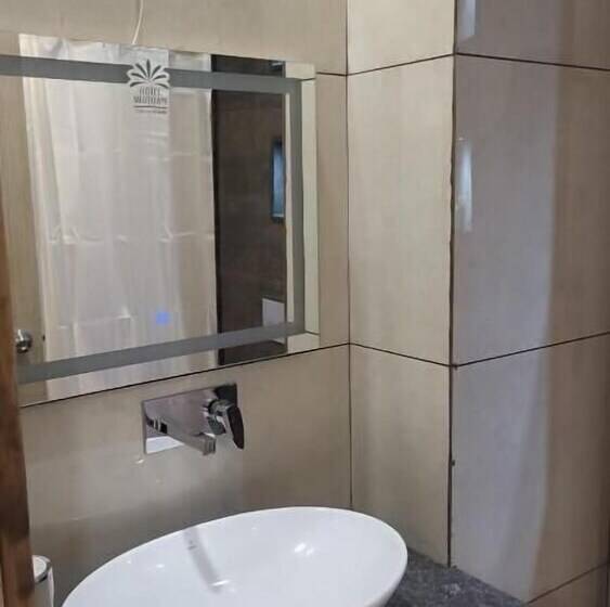 호텔 Midtown Aligarh