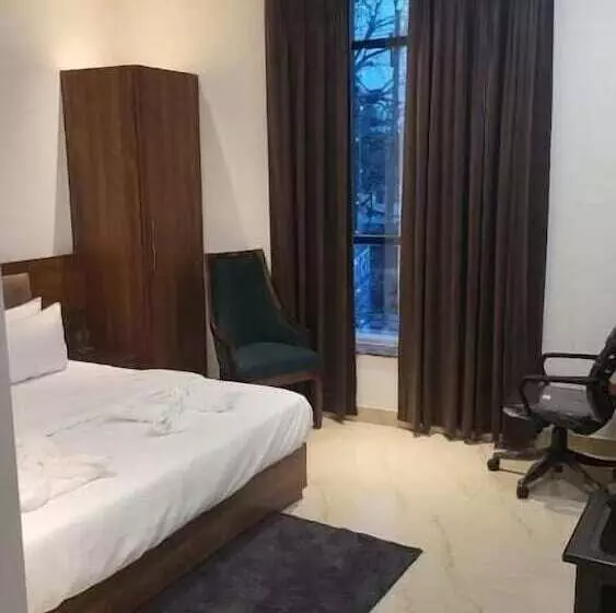 ホテル Midtown Aligarh