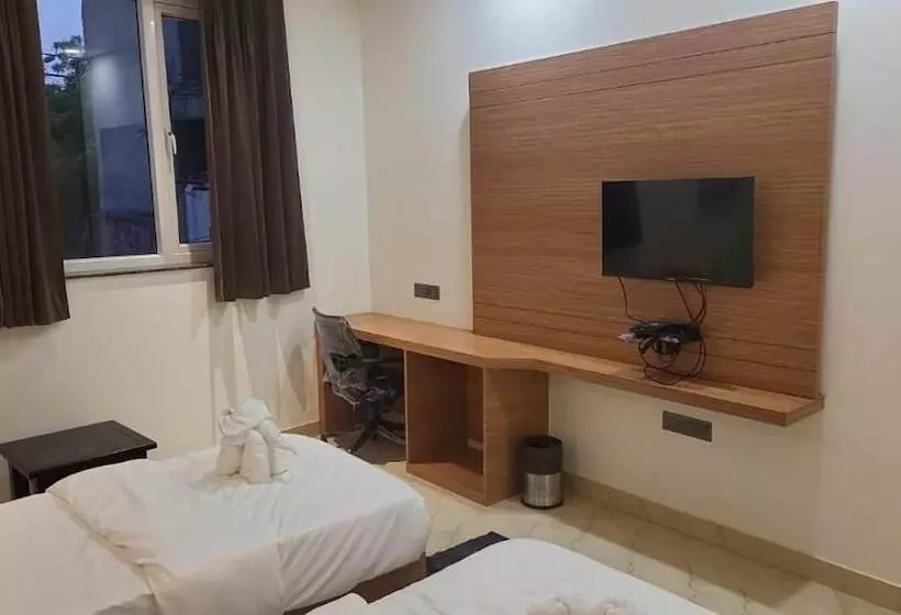 ホテル Midtown Aligarh
