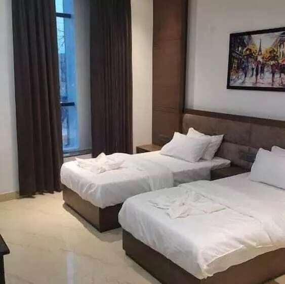 ホテル Midtown Aligarh