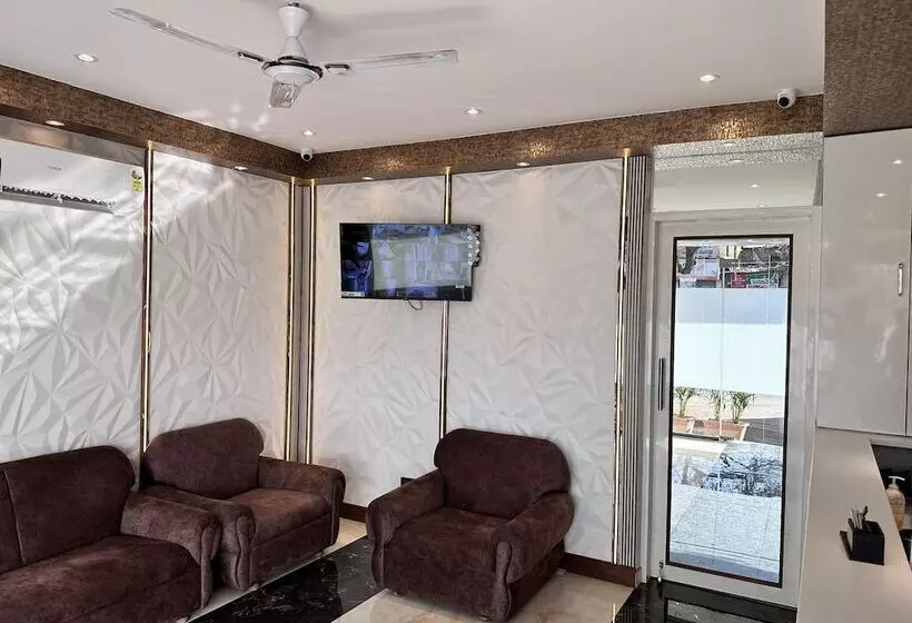 هتل Orchid Inn   Andheri