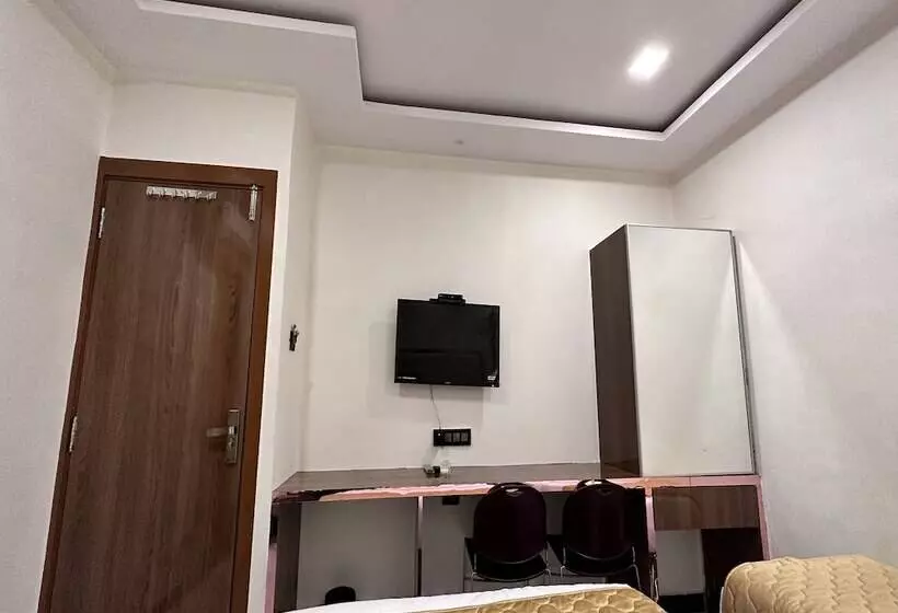 هتل Orchid Inn   Andheri