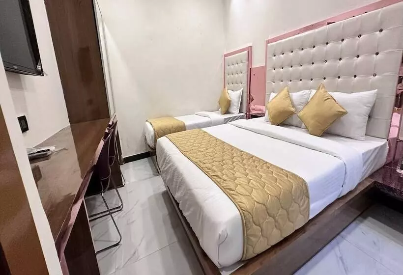 هتل Orchid Inn   Andheri