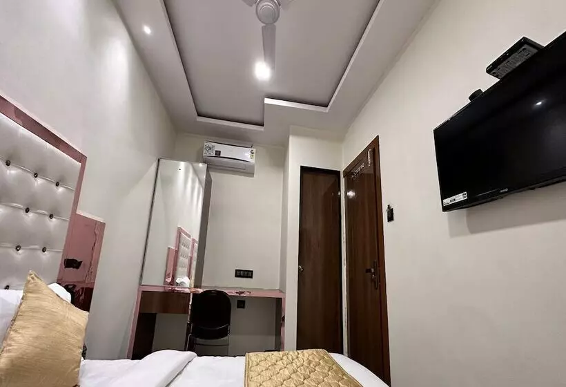 هتل Orchid Inn   Andheri