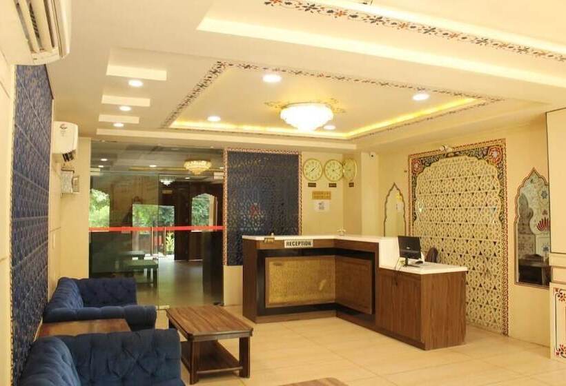 Отель Sahibs Royal Ville