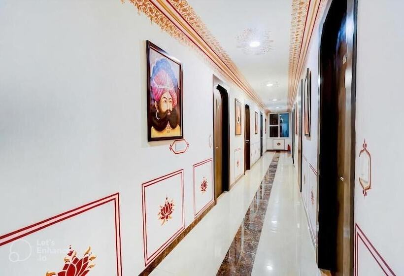 Отель Sahibs Royal Ville