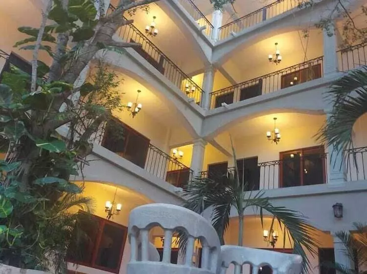 Hotelli Y Hostal Nojoch Che