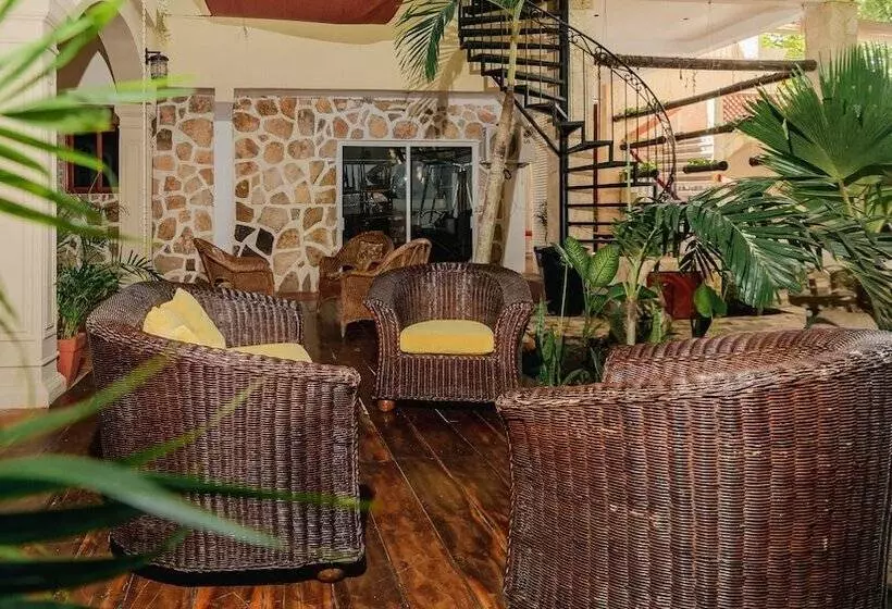 Hotelli Y Hostal Nojoch Che