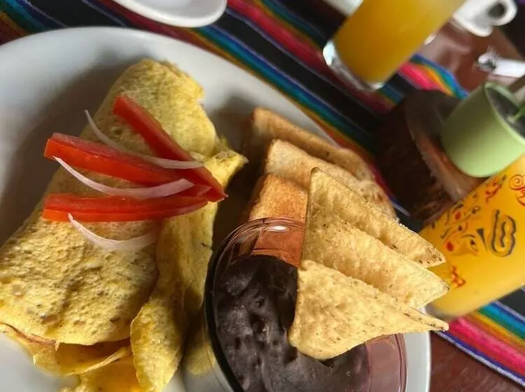 Hotelli Y Hostal Nojoch Che