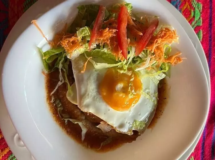 Hotelli Y Hostal Nojoch Che