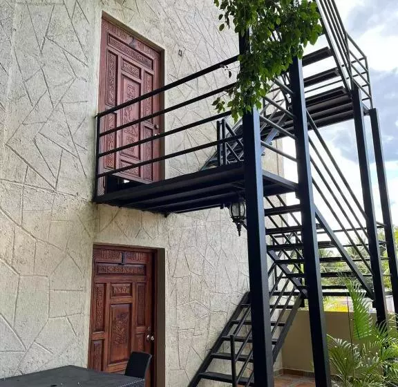 Hotelli Y Hostal Nojoch Che